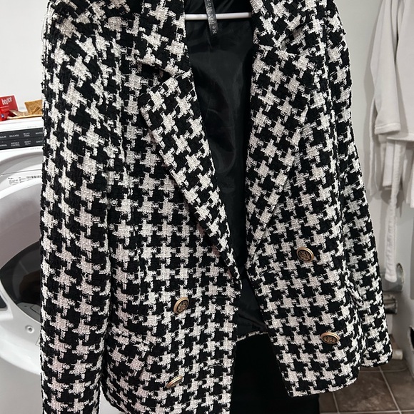 meg & margot Jackets & Blazers - Elegant Houndstooth Women's Blazer